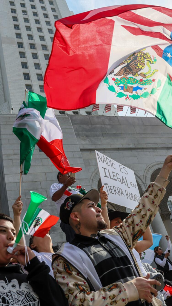 Flaggen wehen Trump schweigt